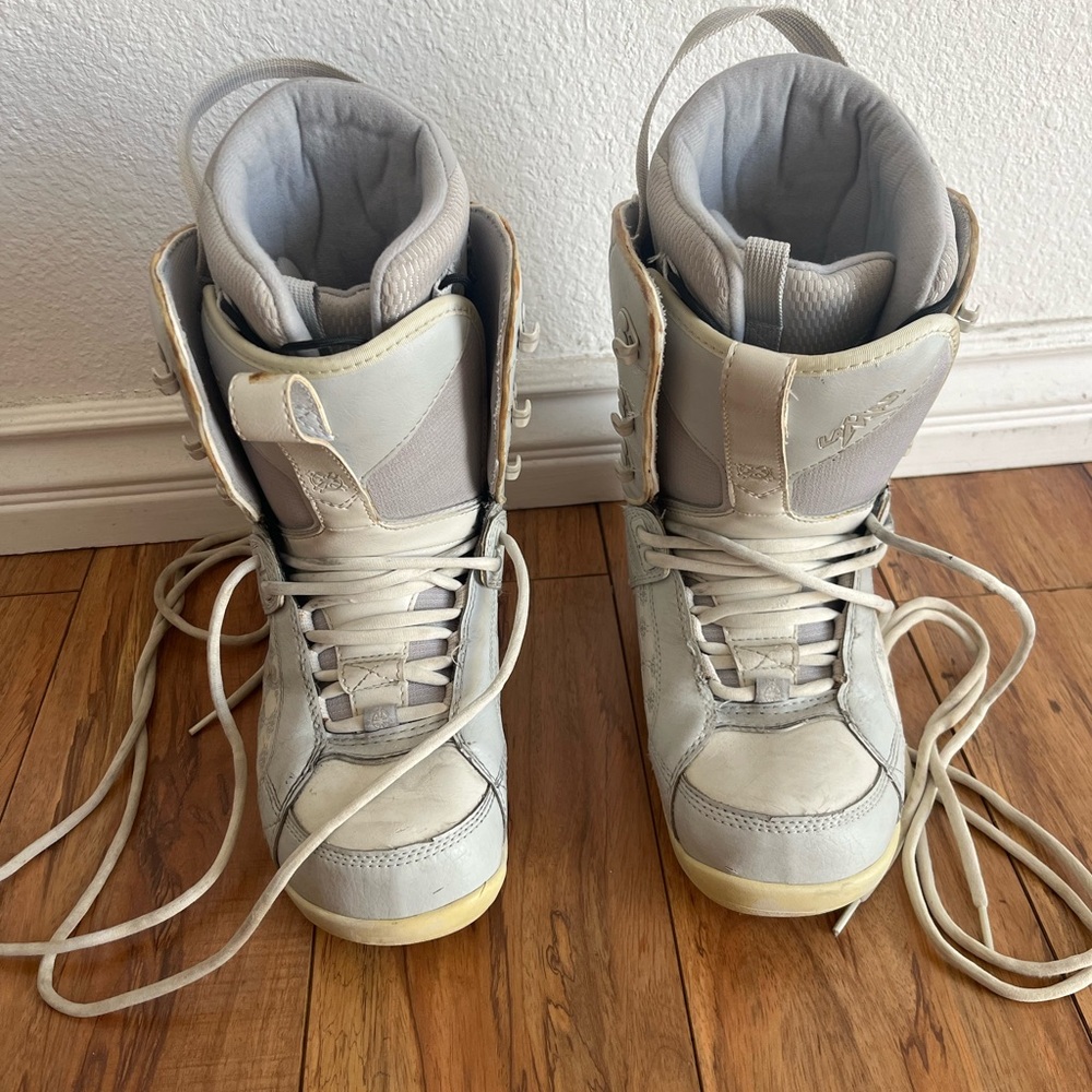 Grey Lamar Snowboard Boots